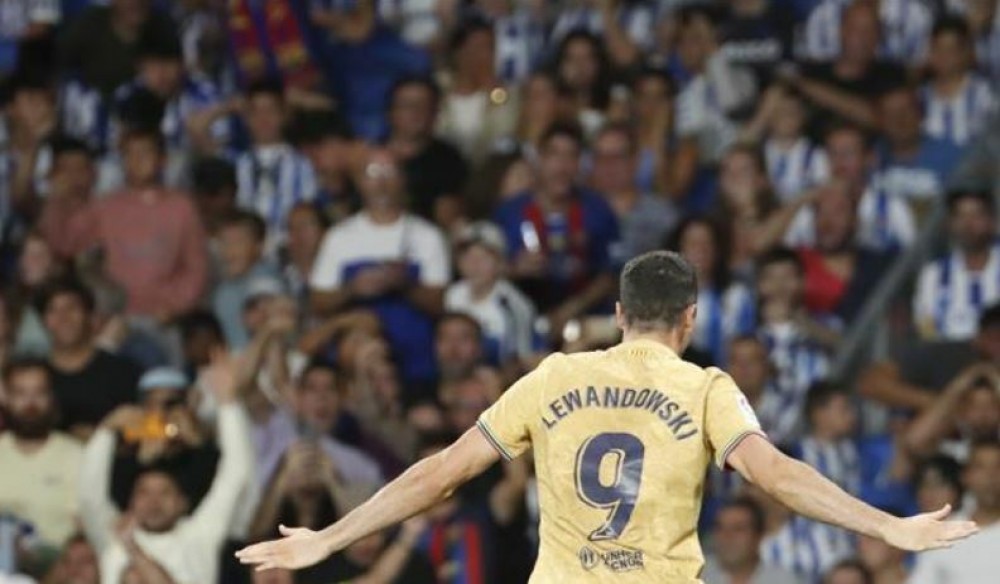 ليفاندوفسكي يقود برشلونة لصعق سوسيداد في الليجا