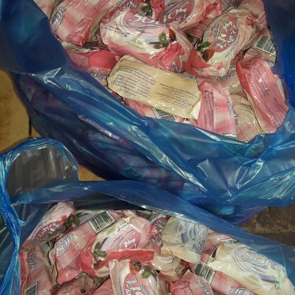 حماية المستهلك بوزارة الاقتصاد تتلف مواداً غذائية منتهية الصلاحية