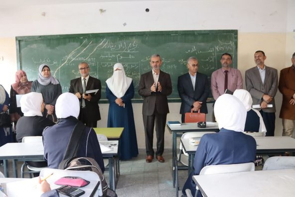تعليم شرق غزة يتفقد برنامج 
