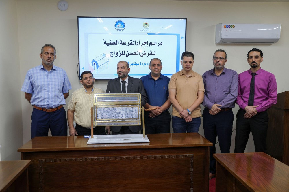 جانب من إجراء القرعة 