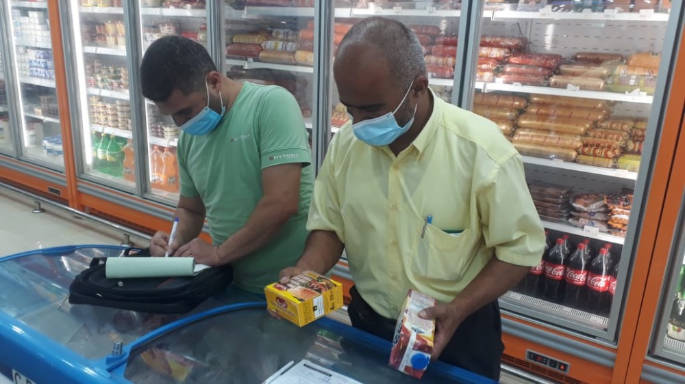 جهود طواقم حماية المستهلك بوزارة الاقتصاد الوطني خلال الجولات التفتيشية