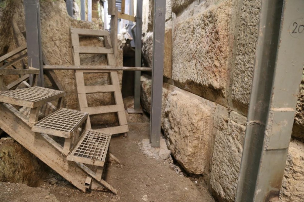 حفريات اسفل المسجد الاقصى