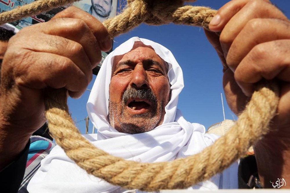 ذوي أهالي الشهداء 