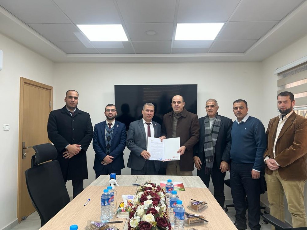 العمل وبنك الإنتاج يوقعان مذكرة تفاهم لإقراض صندوق جذور