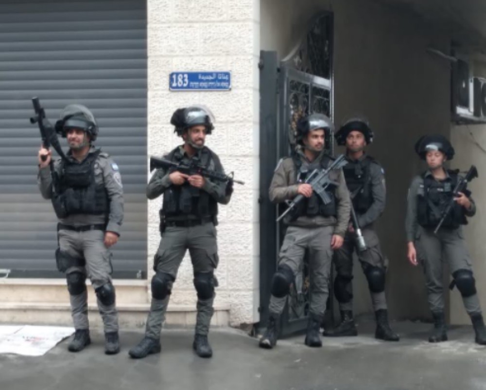 اقتحام منزل الشهيد أبو شخيدم