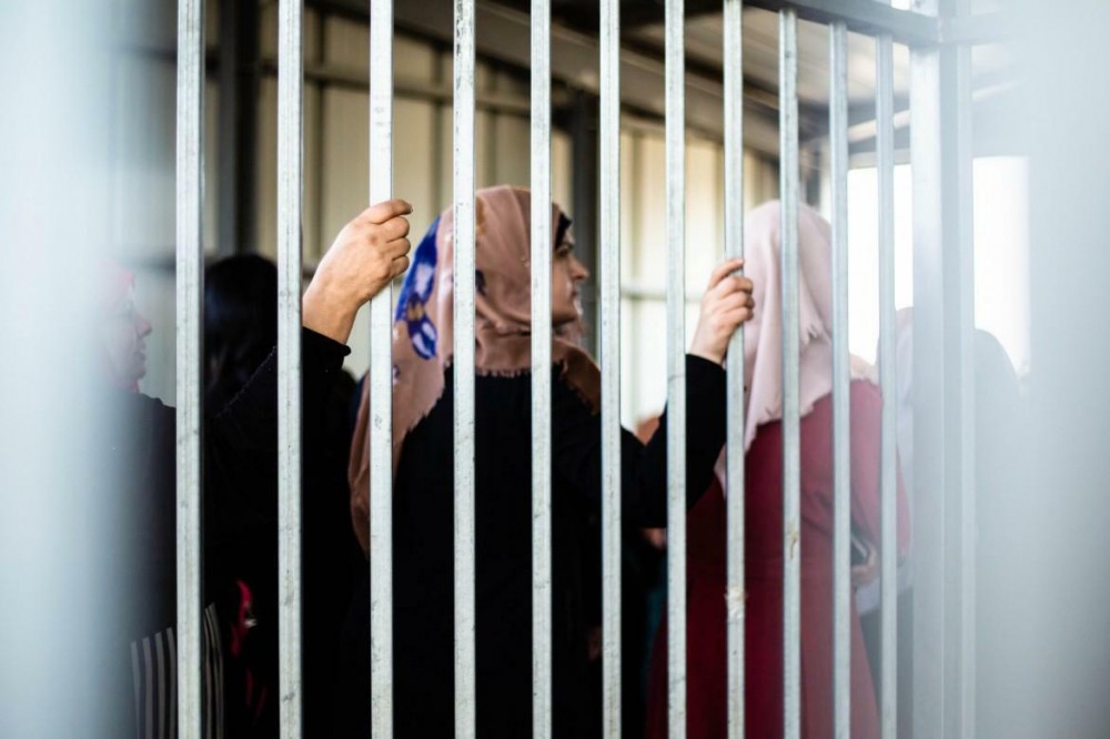 الاحتلال يعتقل 5 أمهات في سجونه من بين (29) أسيرة