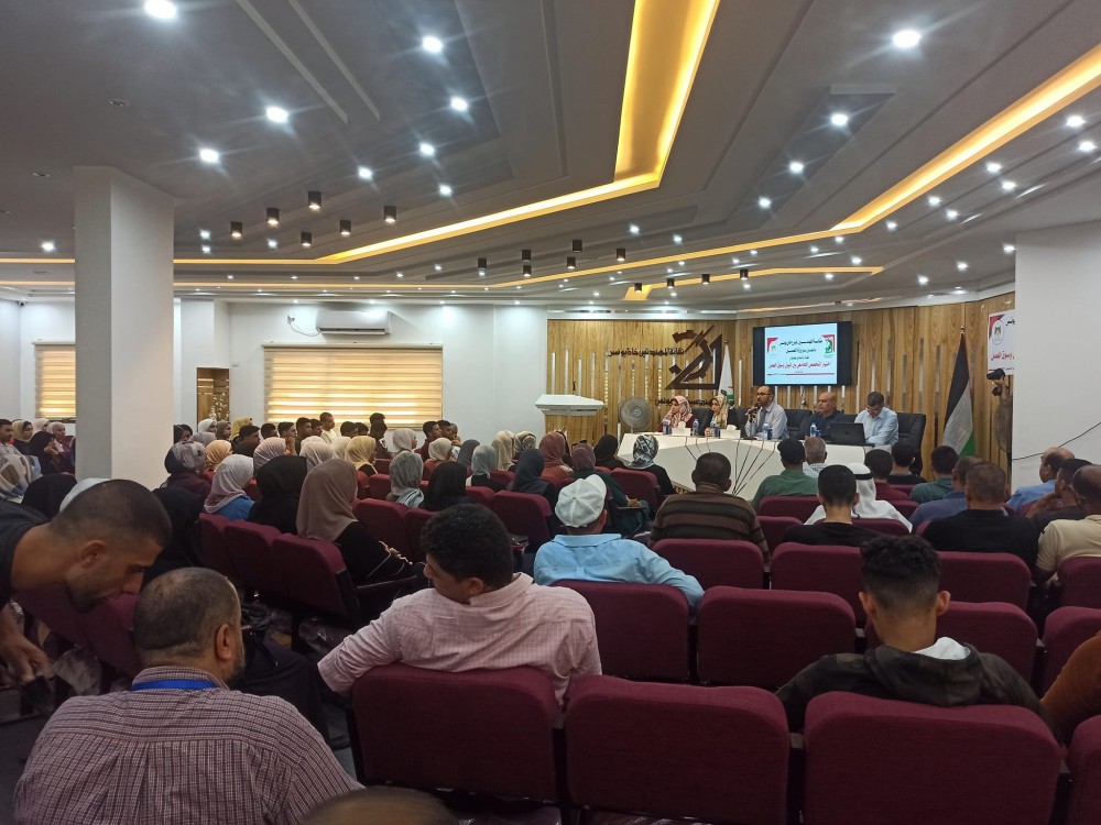 وزارة العمل تنظم لقاءً إرشاديا للناجحين في الثانوية العامة بخانيونس