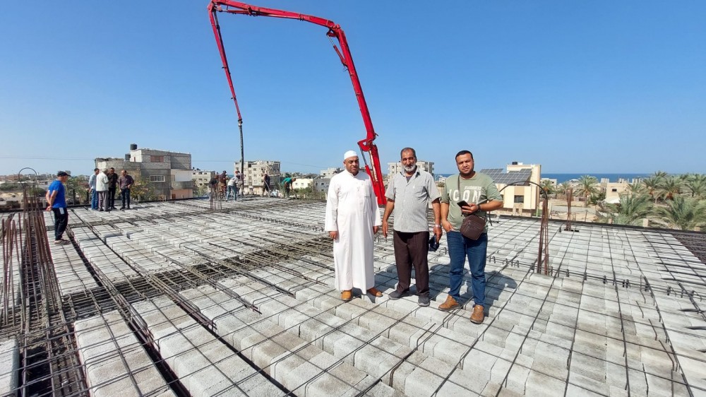 مدير أوقاف رفح يتفقد أعمال إعادة بناء مسجد الرباط غرب المحافظة