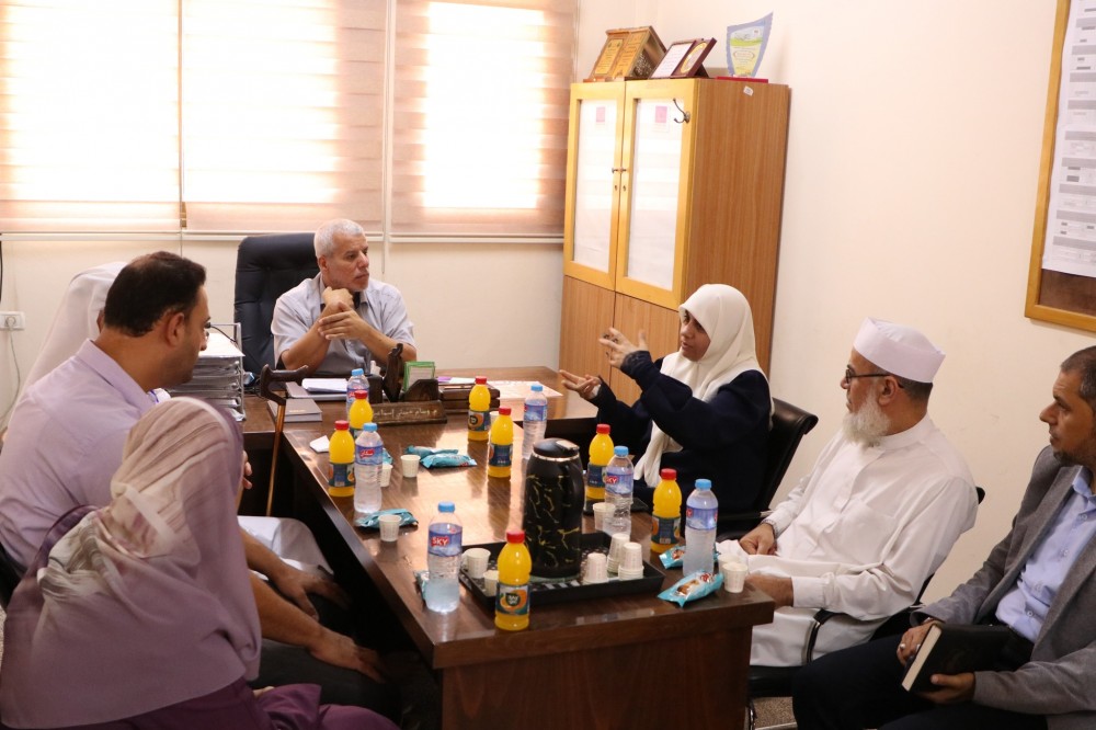 لجنة التربية بالمجلس التشريعي تتفقد عملية التدريب المهني بمركز دير البلح