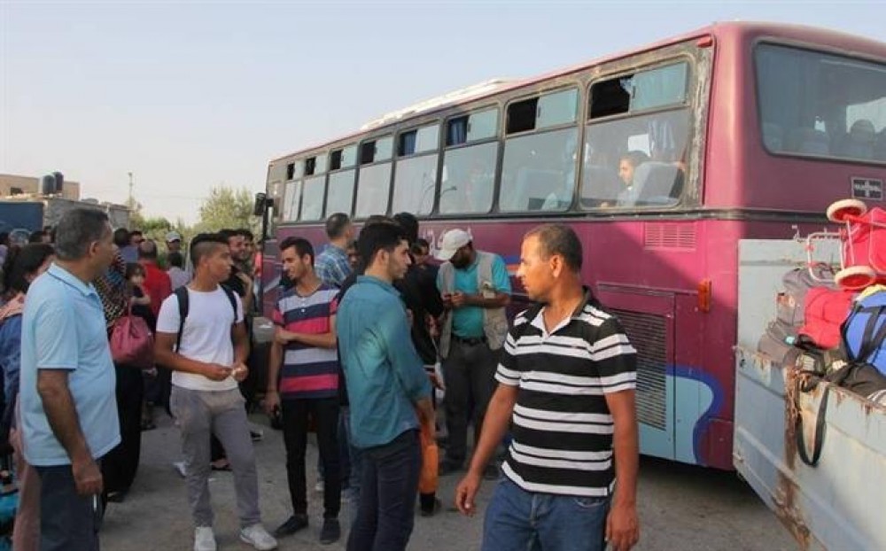 إحدى حافلات المسافرين داخل معبر رفح صباح اليوم 