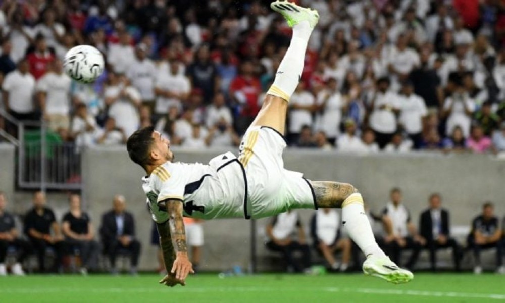 مهاجم ريال مدريد يسجل هدفا عالميا في مرمى مانشستر يونايتد