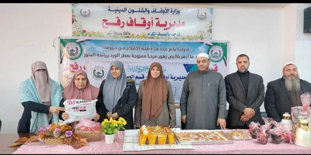 أوقاف رفح تُكرم الواعظة فتحية عثمان لبلوغها سن العطاء 