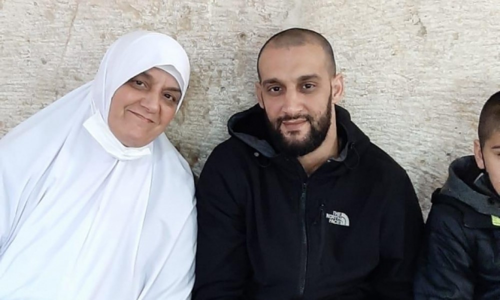 طارق ووالدته رجاء داعور