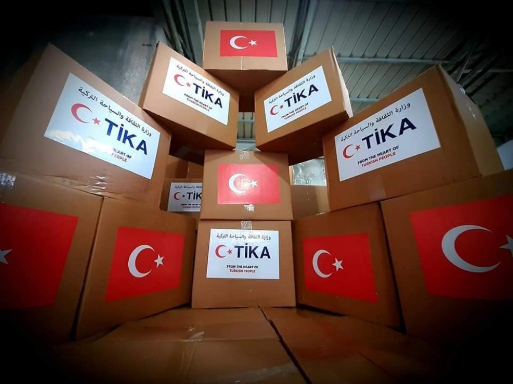 الإدارة العامة للزكاة بالأوقاف توزع طرودًا صحية على ( 2000 ) أسرة فقيرة