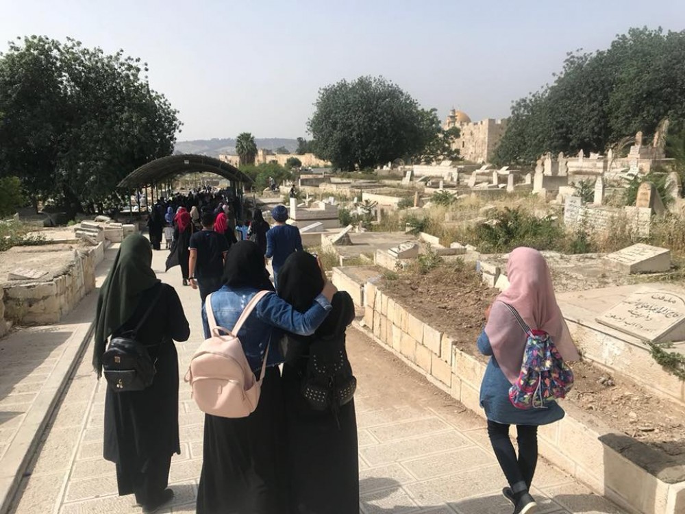 تواجد الفلسطينين في المقبرة