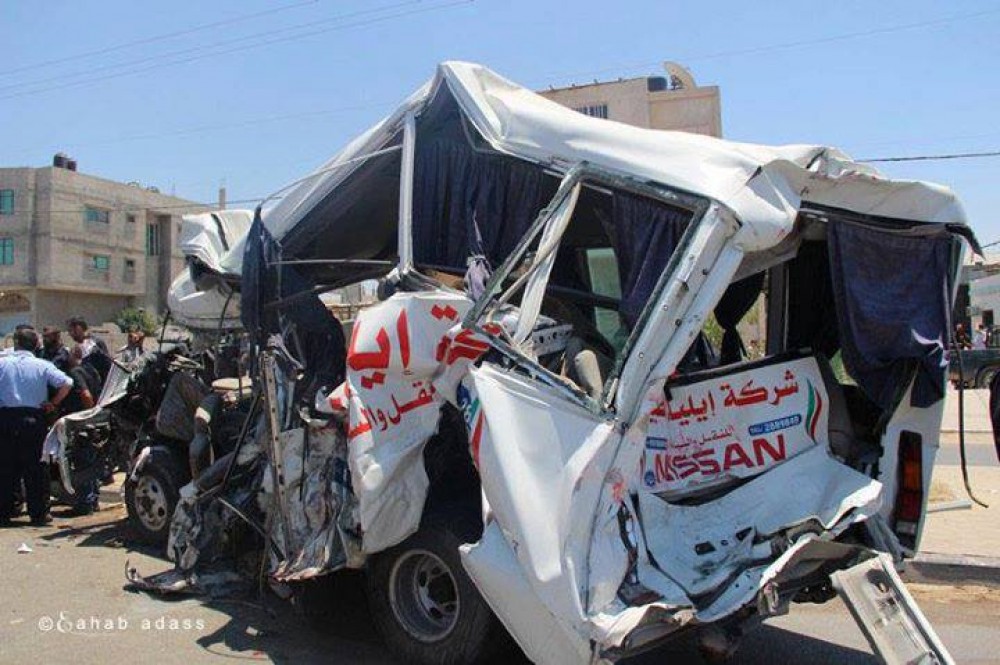 جانب من حادث المرور الذي وقع شمال القطاع
