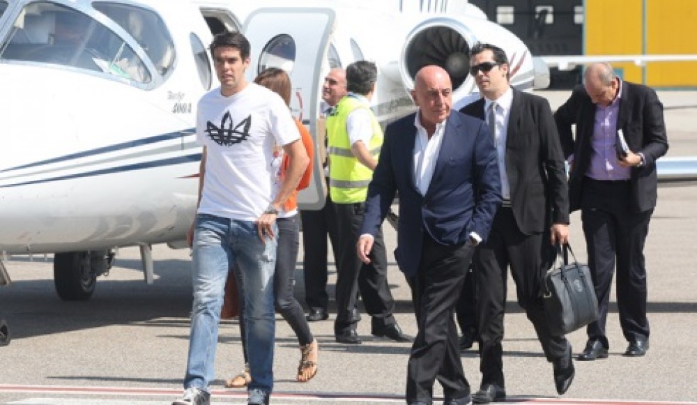 كاكا أثناء وصوله لميلان