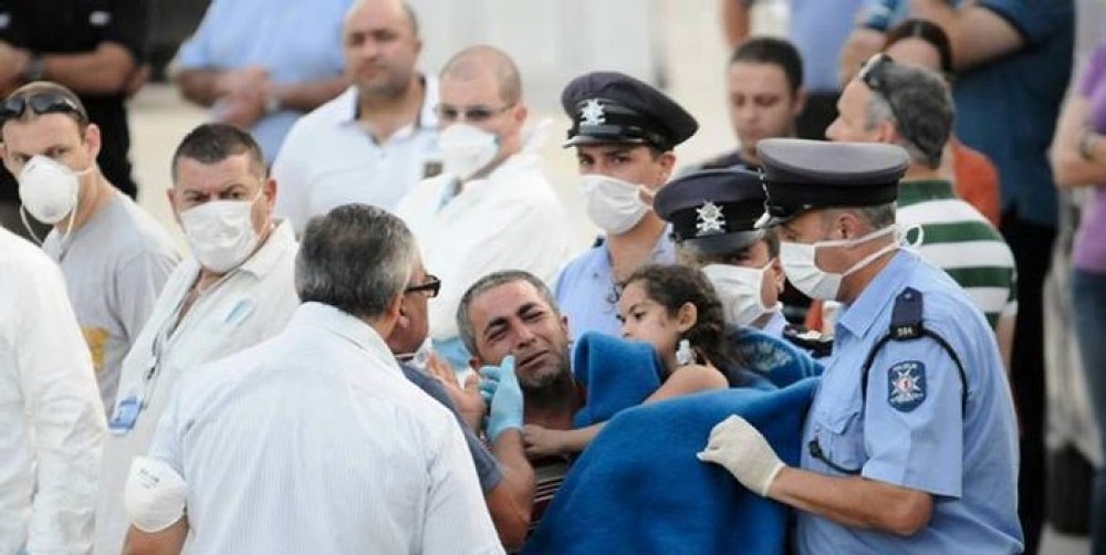 ناجين من السفينة التي غرقت