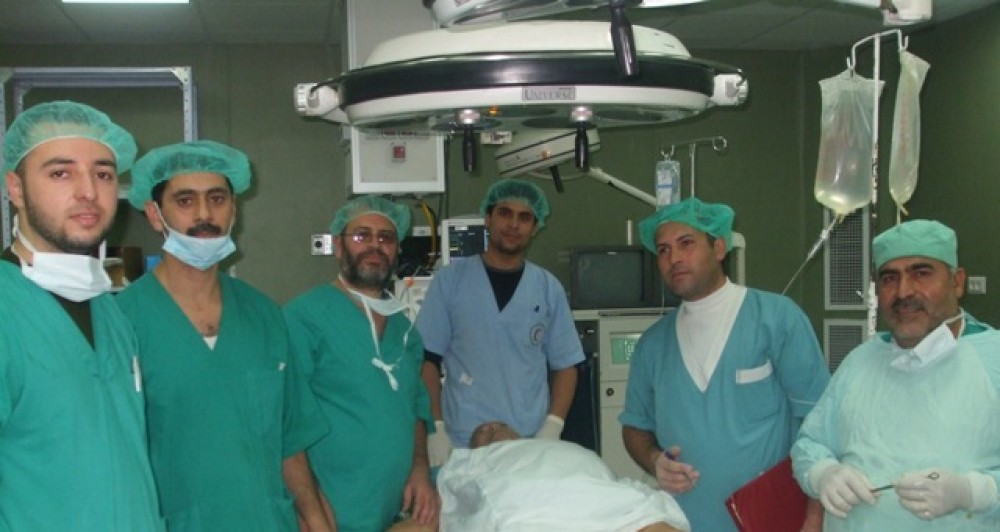 الأطباء الذين أجرو العملية 