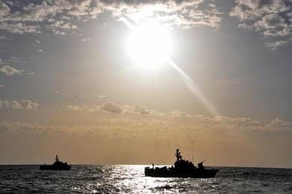 زوارق الاحتلال في عرض بحر مدينة غزة
