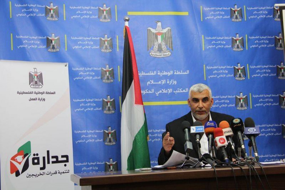 وزير العمل محمد الرقب