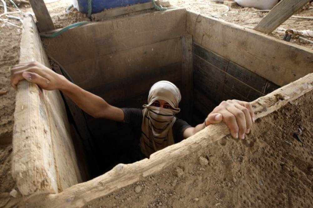 أحد عمال الأنفاق