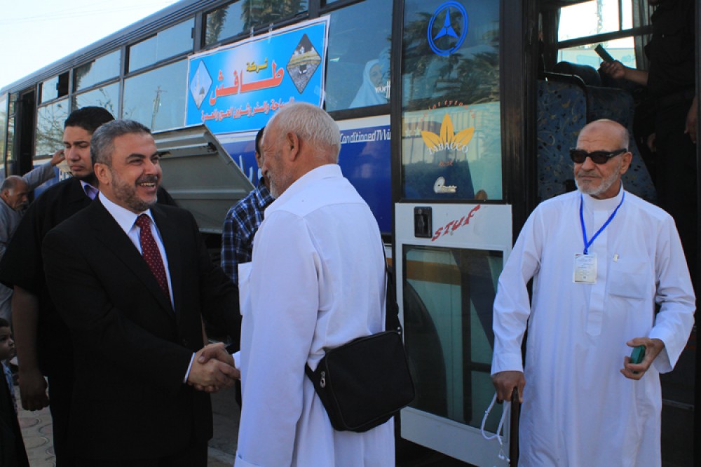 الوزير رضوان لدى توديعه الحجاج 