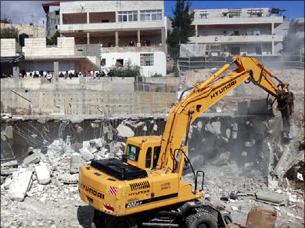 صورة سابقة لهدم الإحتلال منزل مواطن بالقدس