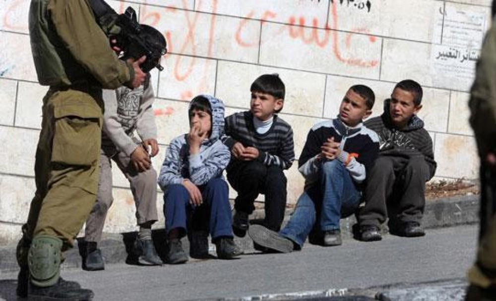 قوات الاحتلال تعتقل أطفال فلسطينيين