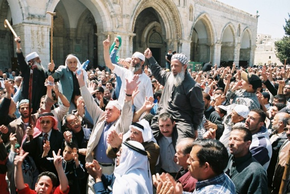 مرابطون داخل باحات الأقصى 