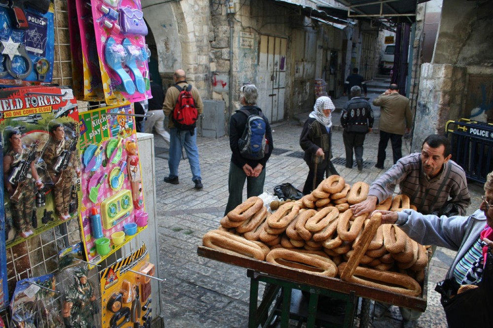 بائع كعك بالقدس 