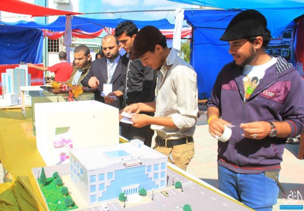 جانب من معرض المنتجات في الأسبوع الهندسي