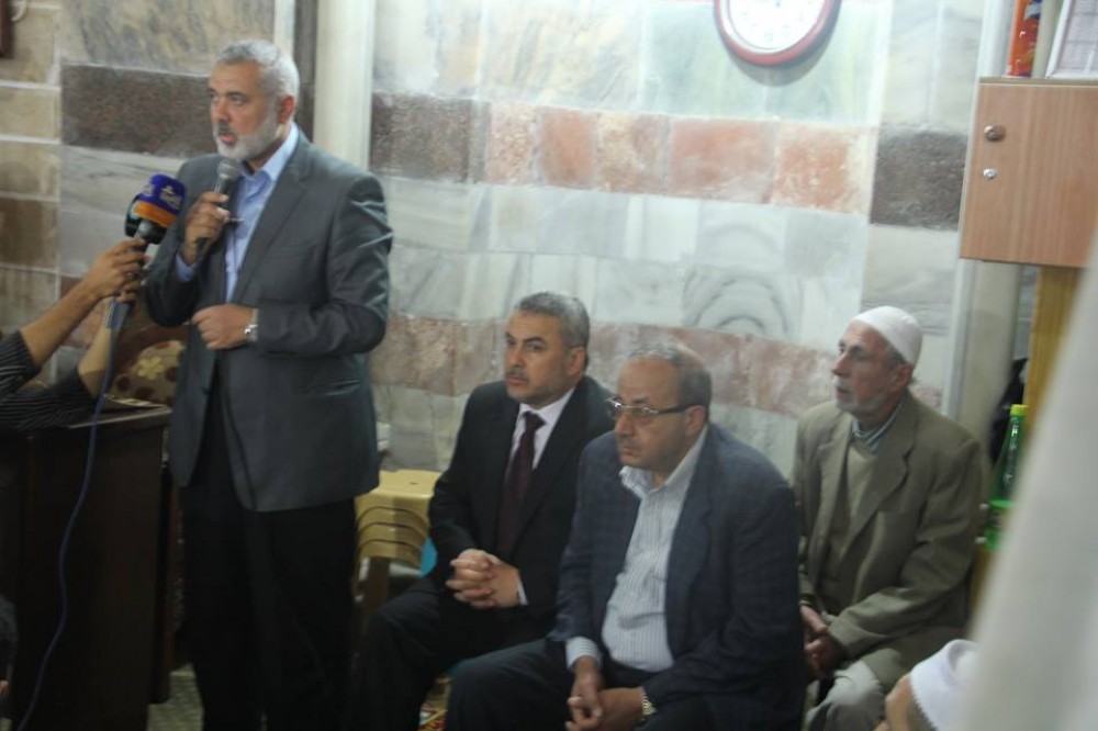 هنية خلال كلمة له عقب الصلاة على جثمان زينب الوزير