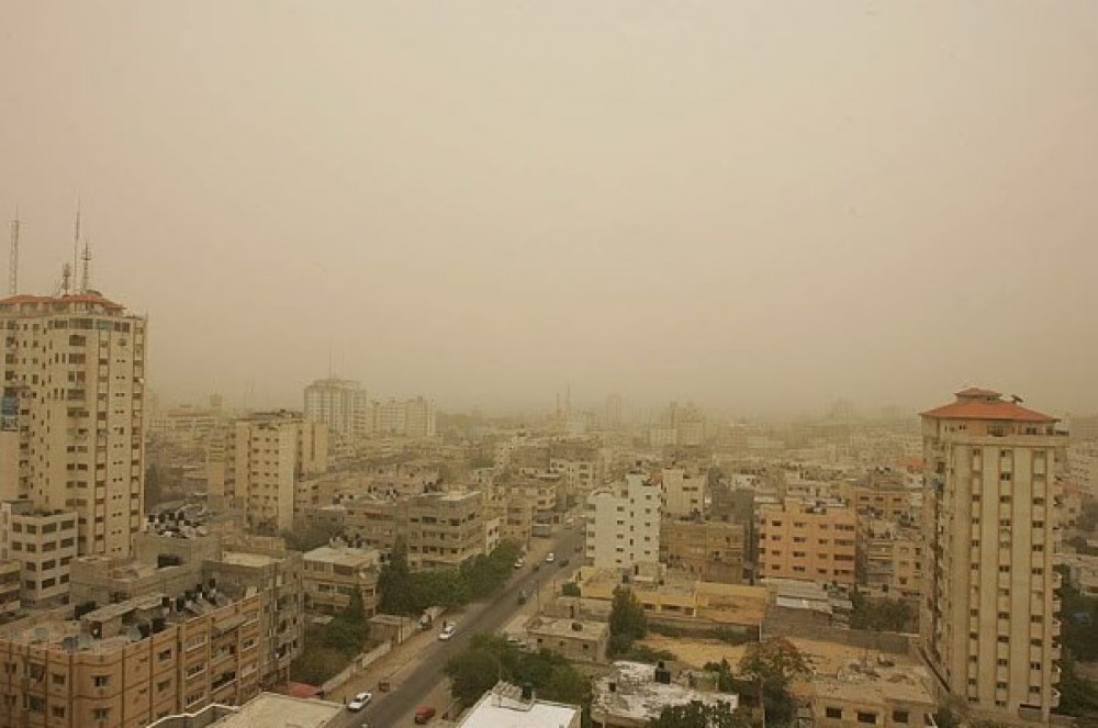 أجواء خماسينية شهدها القطاع الموسم الماضي 