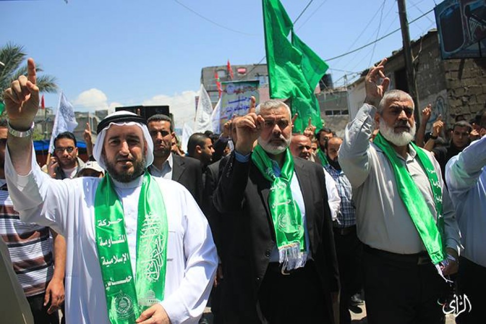 رئيس الوزراء خلال مشاركته بالمسيرة