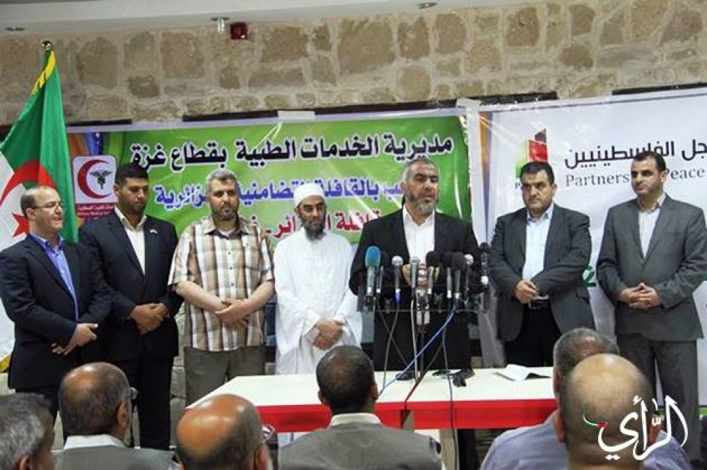 جانب من المؤتمر الصحفي للوفد التضامني داخل معبر رفح 