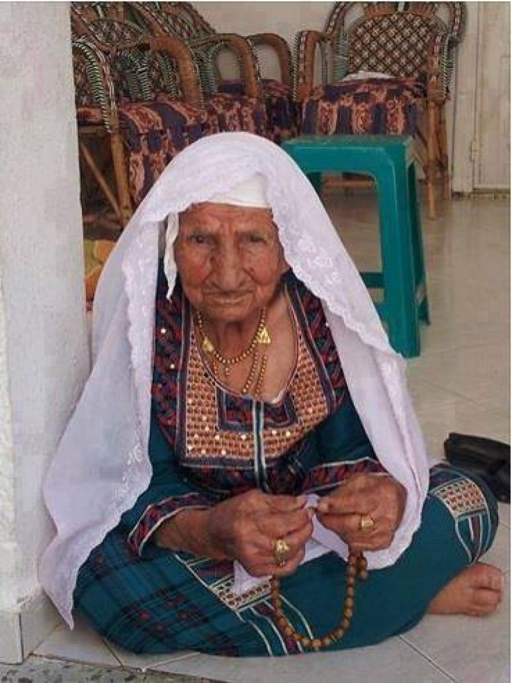 الحاجة أبو دقة التي انتقلت إلى رحمة الله تعالى 