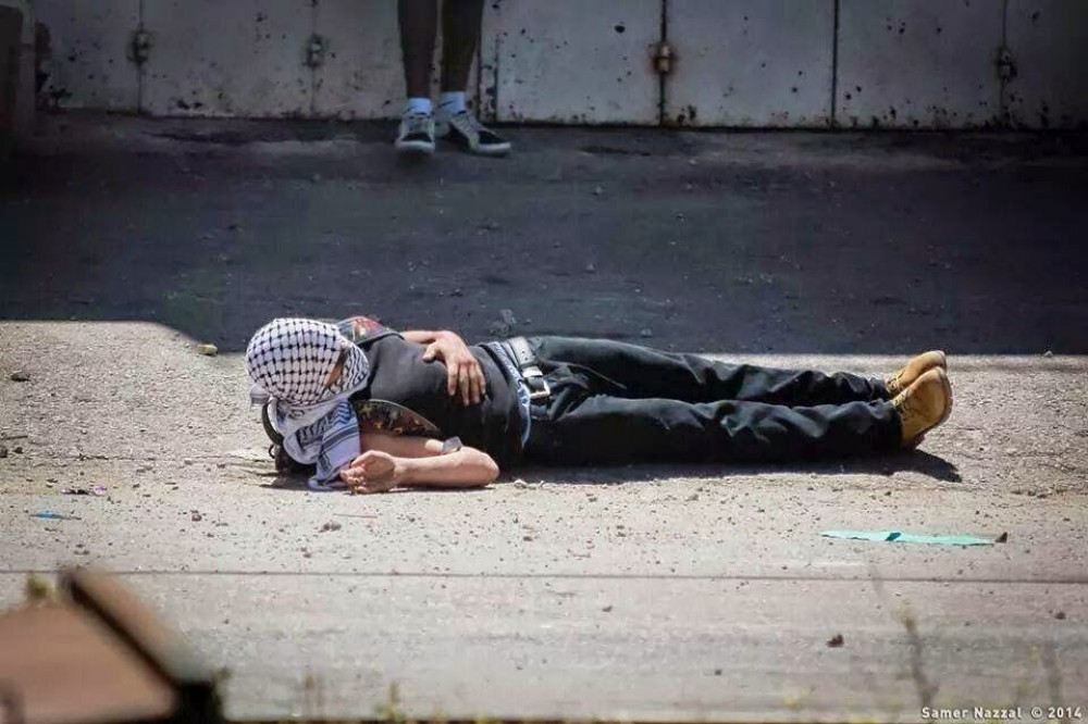 الشهيد أبو ظاهر بعد إطلاق النار عليه من قبل الاحتلال