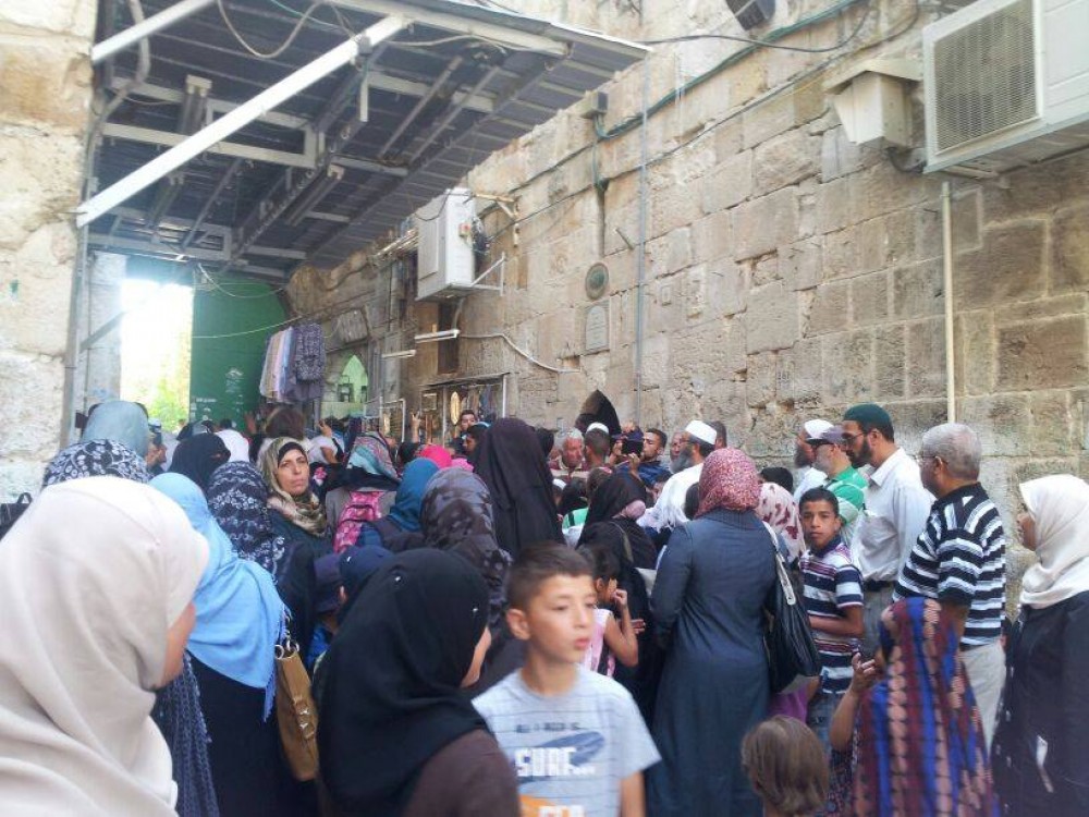 احتشاد الأطفال على بوابات الأقصى