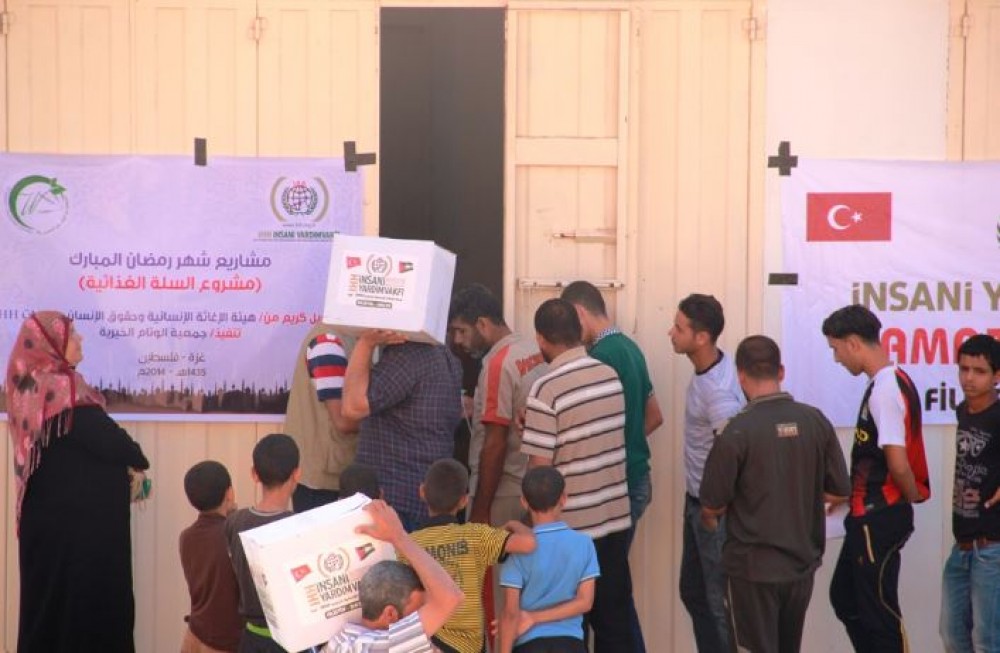 توزيع المساعدات