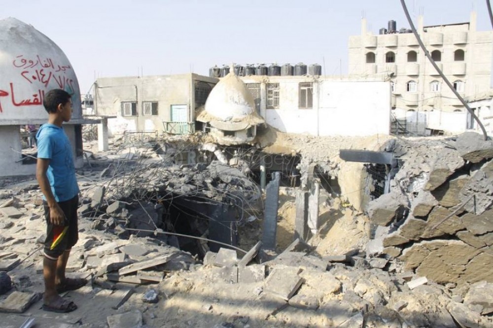مسجد الفاروق برفح بعد قصفه أمس الأربعاء 
