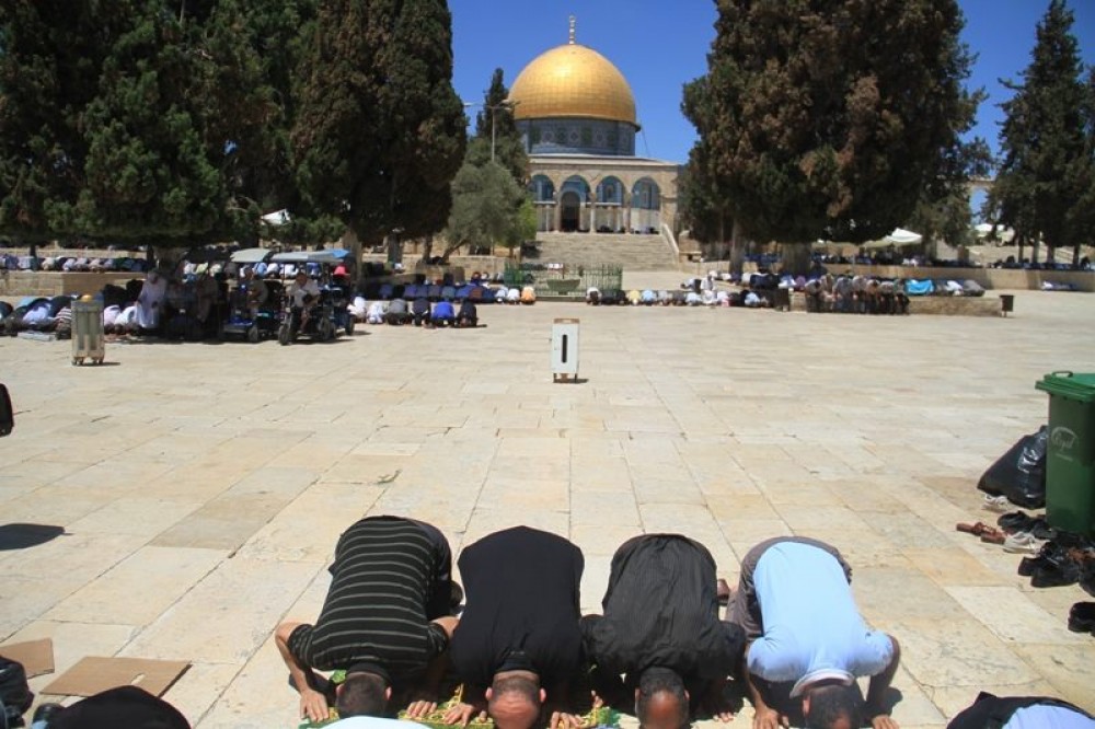 باحات الأقصى شبه خالية من المصلين 