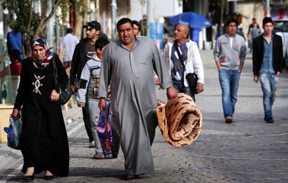نزوح المواطنين من منازلهم بسبب القصف 
