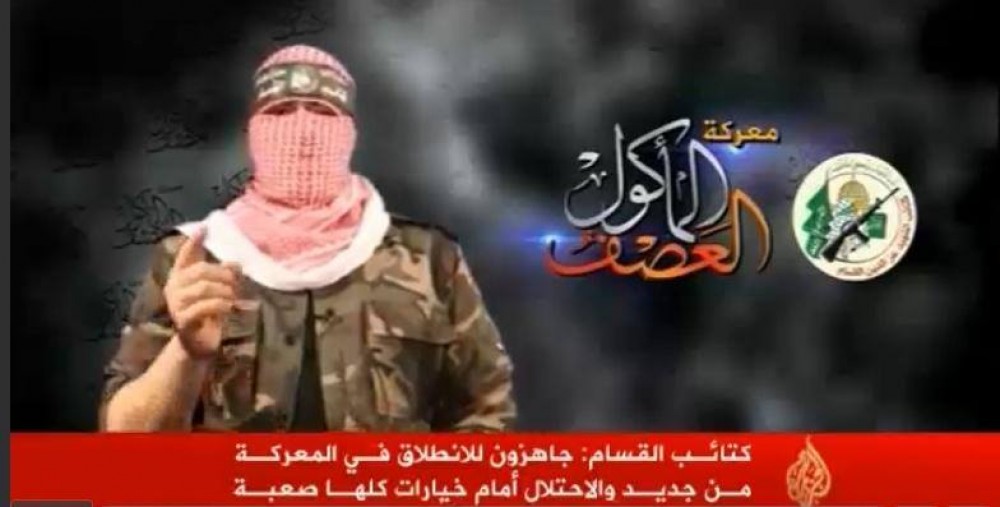 أبو عبيدة أثناء إلقاء الخطاب 