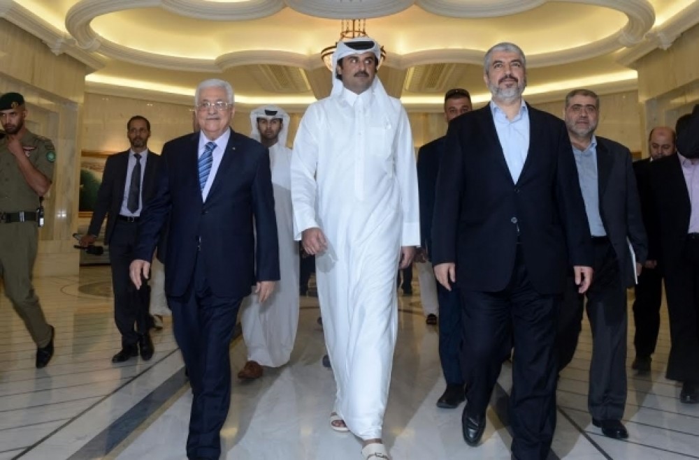 أمير قطر وعباس ومشعل 