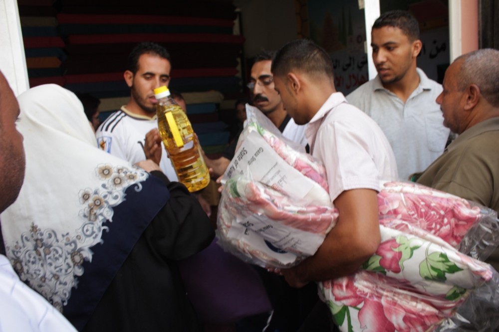 توزيع المساعدات