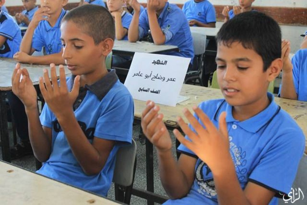 طلبة في المدارس 