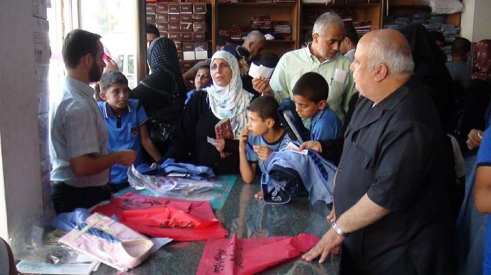 توزيع الزي المدرسي