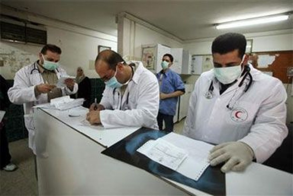 أطباء داخل أحد المستشفيات بغزة 