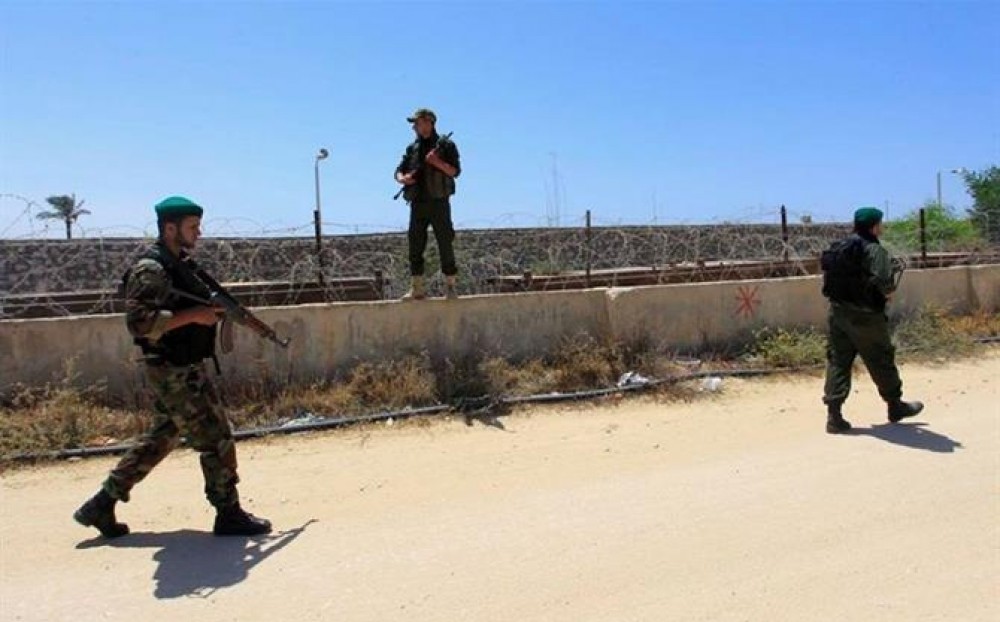 الشرطة الفلسطينة على الحدود مع مصر 